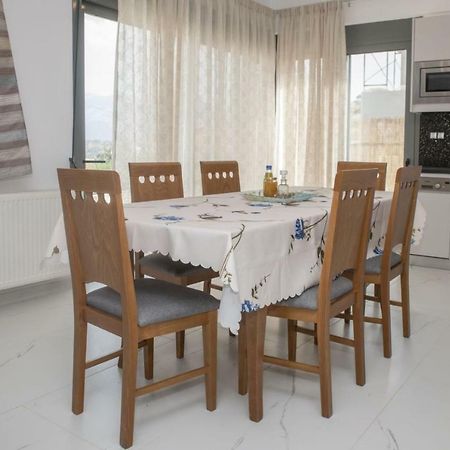 Villa Miron Kamilari Exteriör bild