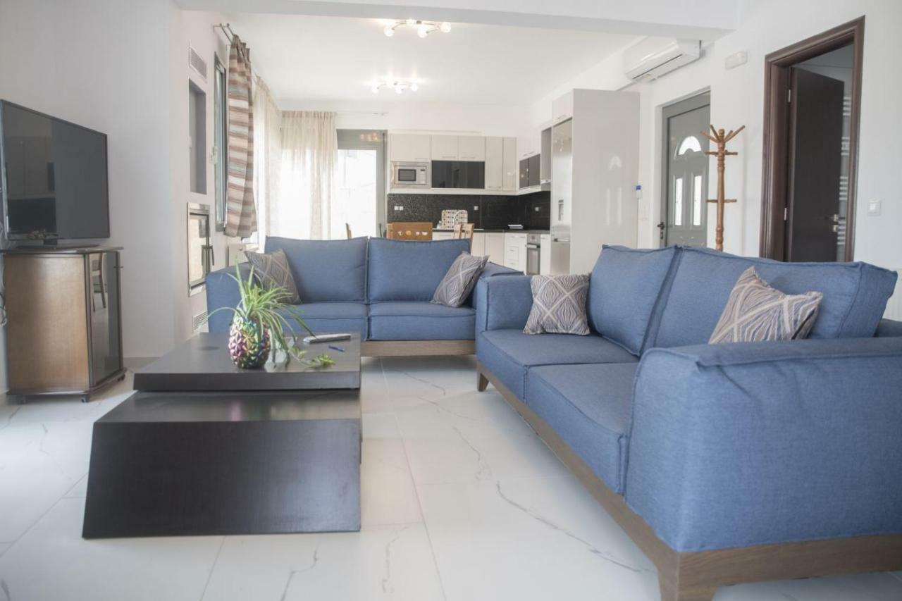 Villa Miron Kamilari Exteriör bild