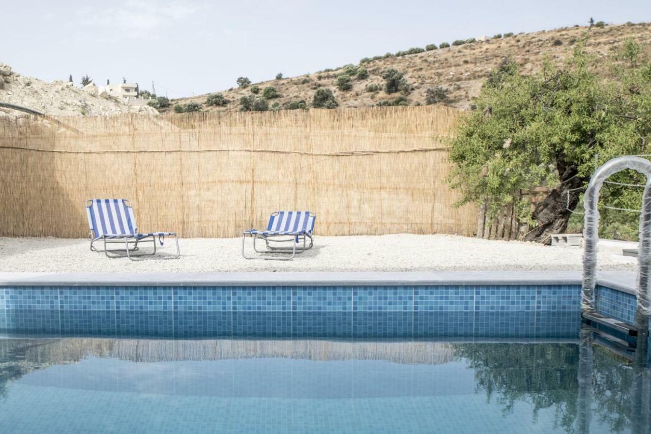 Villa Miron Kamilari Exteriör bild