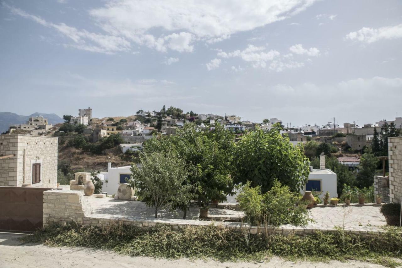 Villa Miron Kamilari Exteriör bild