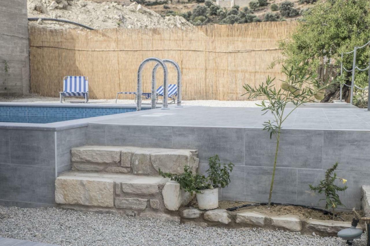 Villa Miron Kamilari Exteriör bild